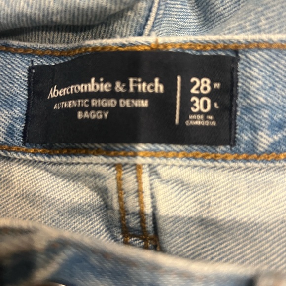 Abercrombie Light Wash Carpenter Jeans - Picture 3 of 3